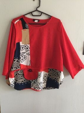 Moonlight Red/Black Art 3/4 Sleeve Top, Size XL